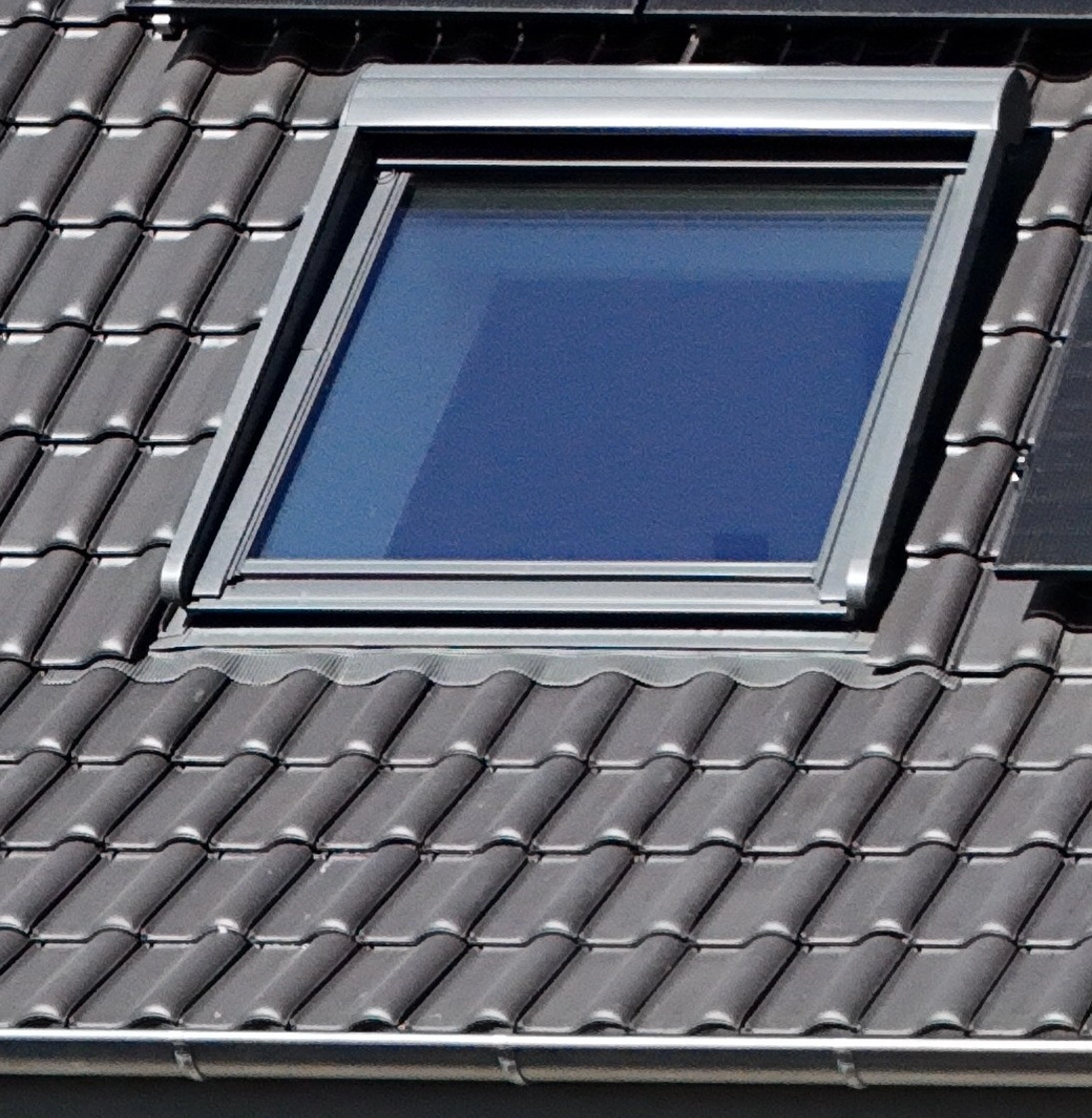 Kuhn & Mazeres - Dachdeckerei - ein Dachfenster, allgemein bekannt als VELUX-Dachfenster